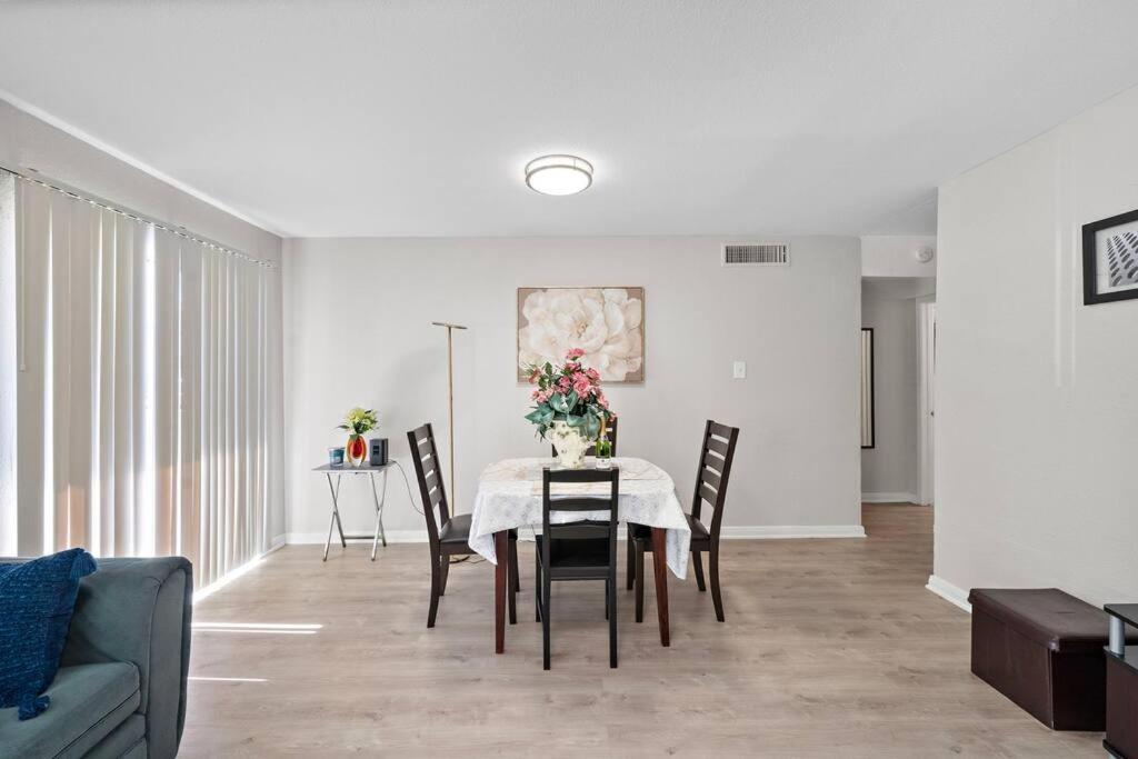 Cozy, Dedicated Workspace, Fast Wi-Fi Apartment Houston Eksteriør bilde