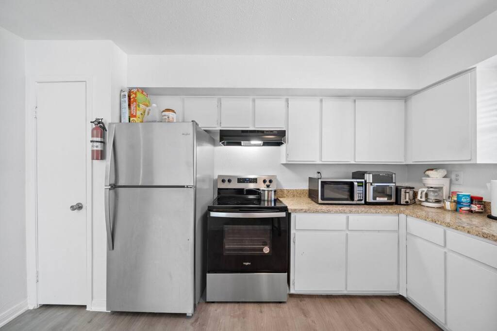 Cozy, Dedicated Workspace, Fast Wi-Fi Apartment Houston Eksteriør bilde
